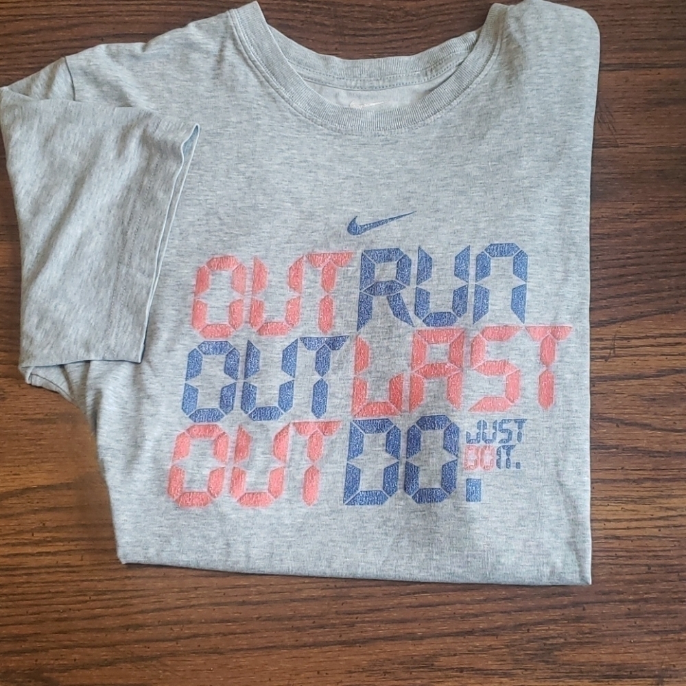 𝅺3/$20 Nike Gray Out Run Shirt